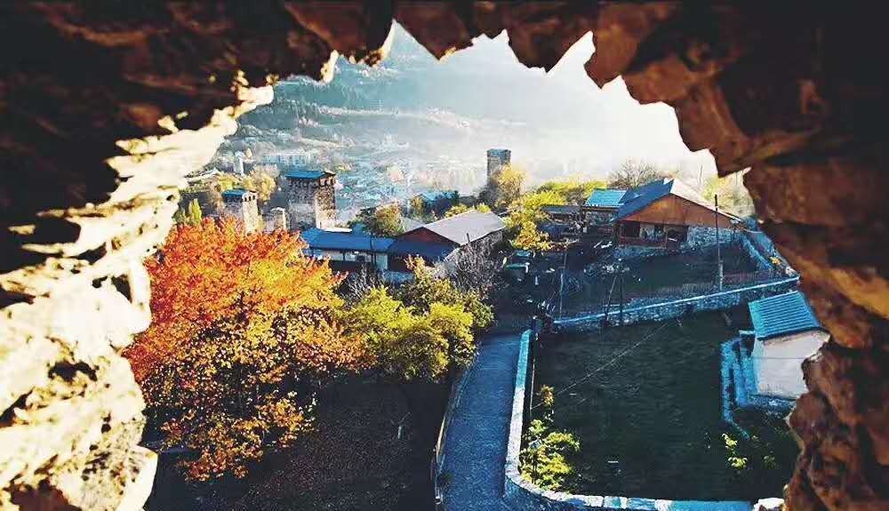 实拍欧洲人的后花园,藏在高加索山里的世外桃源，像极了西藏美景