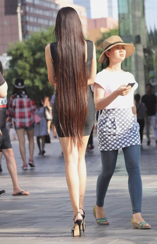 街拍路人,时下流行的高跟拖鞋穿搭参考,让你更具时尚女神魅力