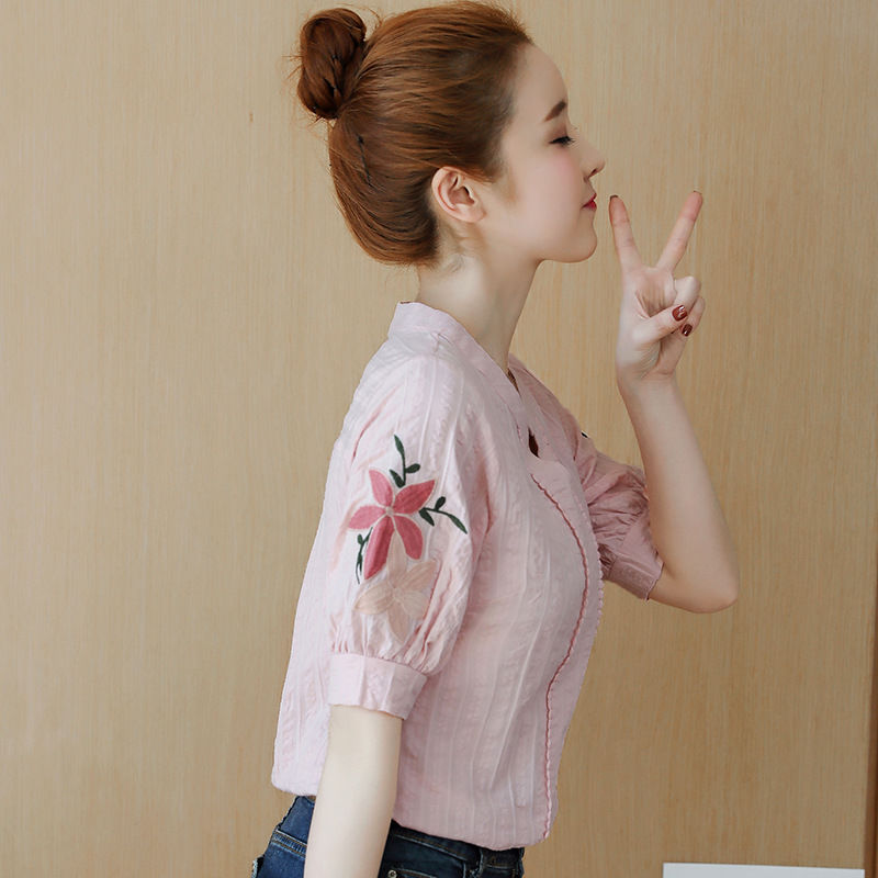 讲真的!70后老婆学下图穿小衫，洋气又迷人，美得令人念念不忘