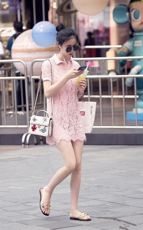 街拍路人，万众瞩目的牛仔裤穿搭示范，让你拥获众人青睐