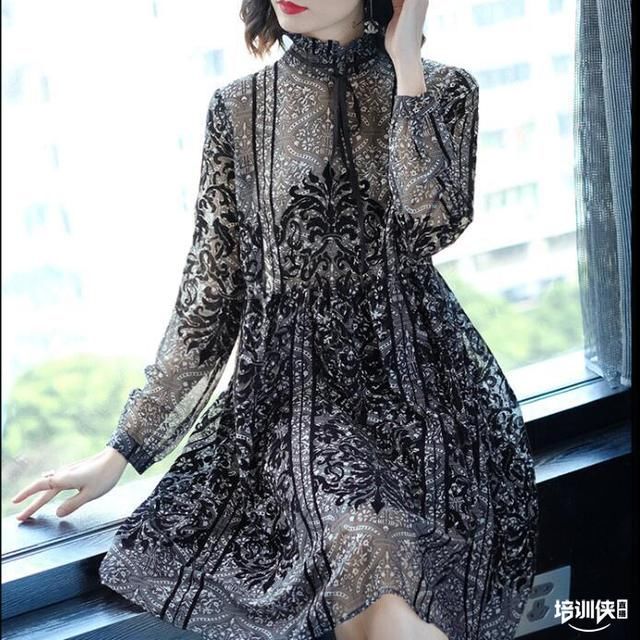 真的太美了，55岁老婆穿上第5款连衣裙，美的我都猜不出年龄