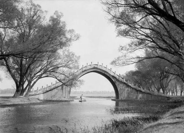  「发现」美国人在鞋盒里发现了6000张中国老照片