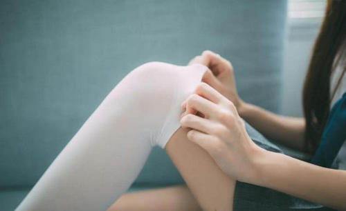 女生丝袜万万不要这样穿出街，特别第2个，显得低级又雷人！