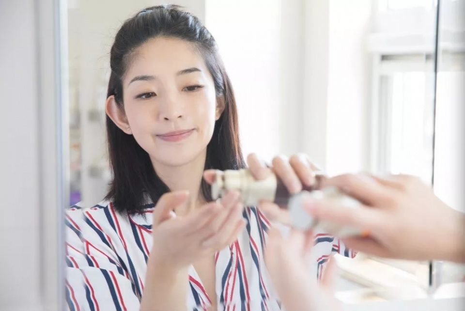 辟谣日 | 每天敷面膜、刷酸必烂脸、拍水保湿…今天你上当了吗?