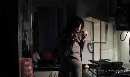 『孕期中的女』怀孕期间这几顿饭十分重要,为了让自己少遭罪,不该吃千万别吃哦