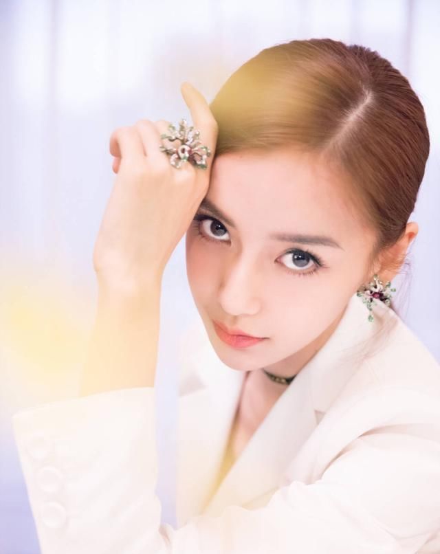 『脸上』脸上有这4个特征的女生不要留“刘海”,否则太难看,信我的准没错