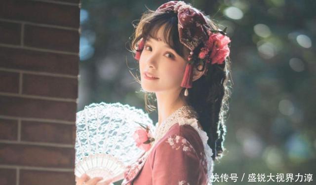 美好:洛丽塔的起源并没有那么美好,得知这些真相后,你还敢穿lo裙吗