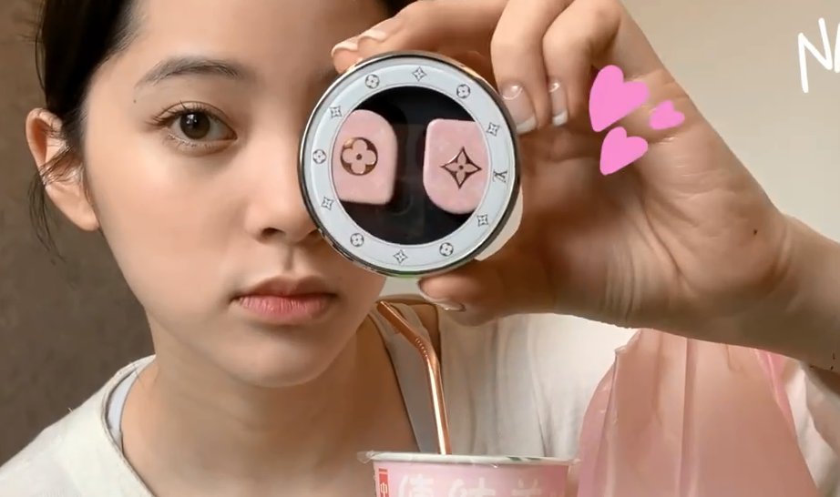 [LV]欧阳娜娜的“LV耳机”彻底火了！看清了价格之后，不愧是娱乐圈小富婆