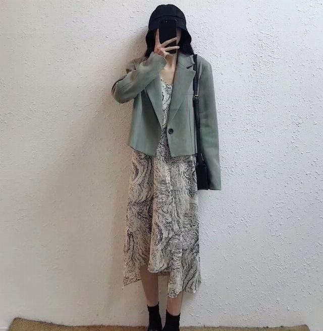 『用时尚裙装谱写春季』用时尚潮流夏裙铸就春天美丽的“协奏曲”,给你比时尚潮流精“略胜一筹”