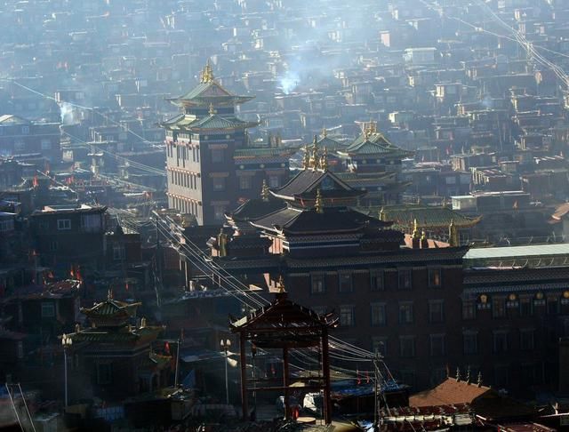 世界最大的藏传佛学院,领略震撼的藏传佛教魅力