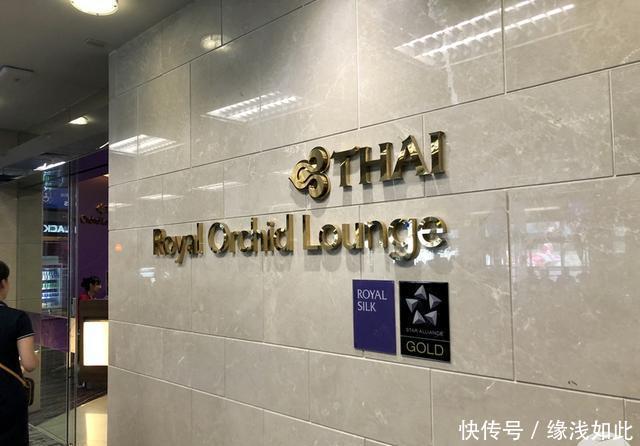 泰国航空波音777公务舱之旅,过道宽得离谱,十几年飞机保养不错