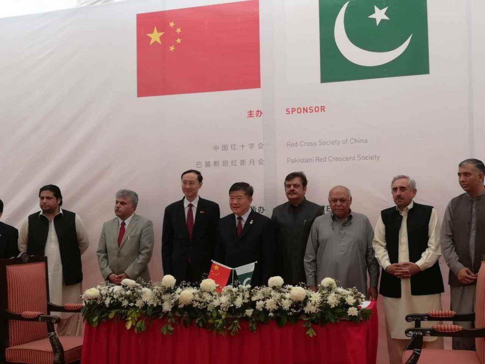 中美贸易冲突最新解|西方霸权国不愿意干的，中国很愿意主动去做