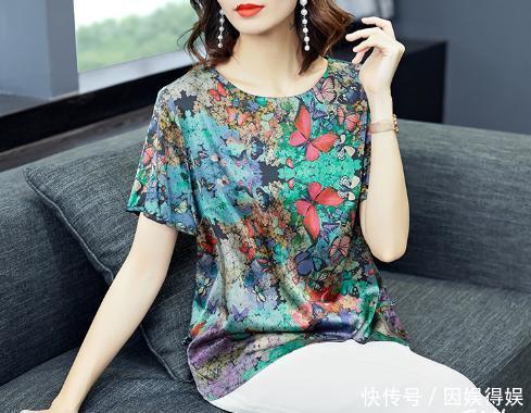  「衬衫」70后女人看过来，“绿豆色”衬衫+九分裤，时髦气场很强