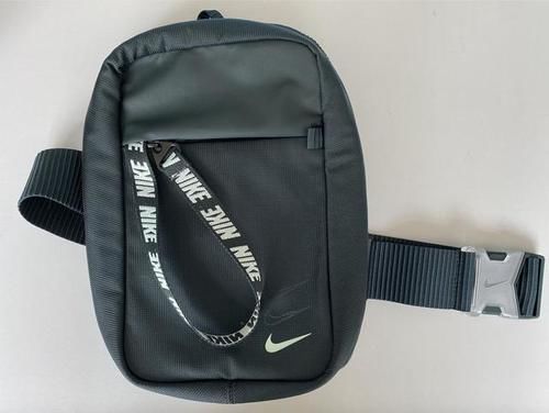  #拉链#Nike耐克2020夏季潮流胸包亲测，八大亮点让你知道值不值