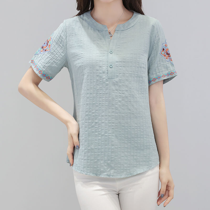 女人好身材别藏着，紧身T恤搭热裤，杨柳细腰也不过如此