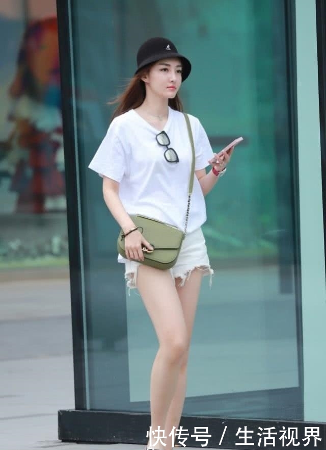 【美女】清新时尚给人清爽利落的感觉,行走间显满满的时尚活力气息