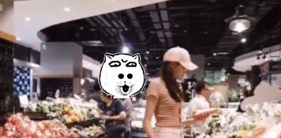 【抓拍】关晓彤超市被抓拍，长腿质疑是P图，哪有人腿长占身高4分之3？