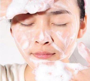  「出油」被油性皮肤深深困扰的我，终于找到了解决办法
