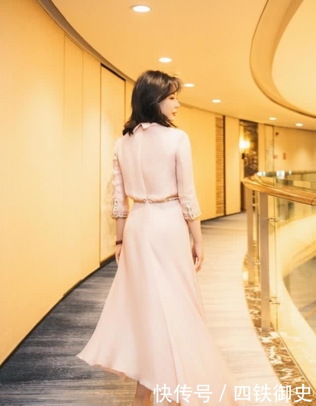 『 陈数』43岁依然美得惊艳,陈数太敢穿了!先是深V连衣裙又穿豹纹配长裙