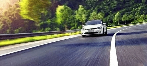 中国首条“超级高速路”，全程不设限速标志，连收费站都没有