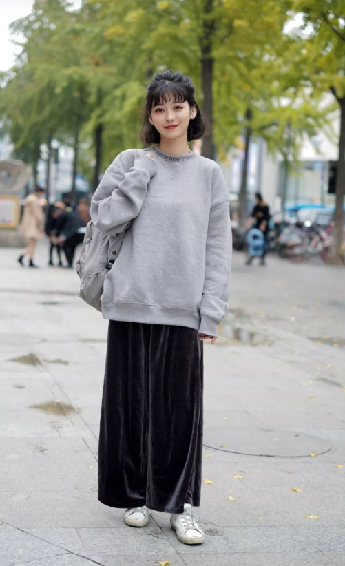 「眼中」喜欢灰色系衣服的你在别人眼中的样子其实很高级