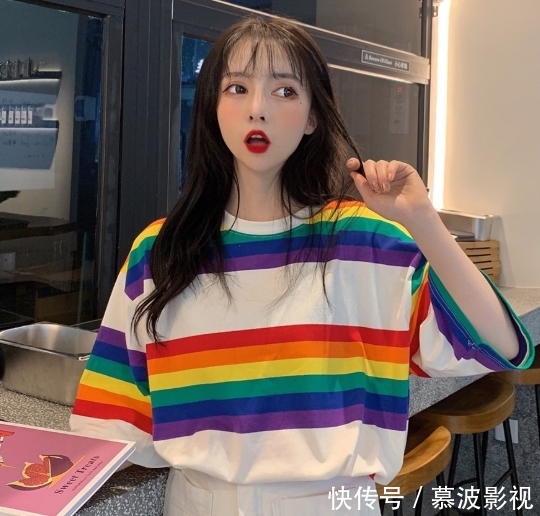 搭配:T恤怎么穿好看?人手一件的T恤怎么穿才能比别人好看?