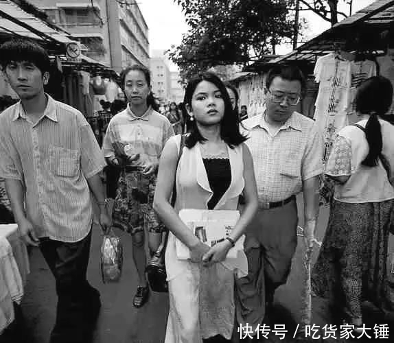  老照片：老照片：1992年的成都街头