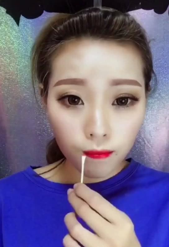 龅牙大姐要出门,一个妆容直接成了漂亮小姐姐,网友:美到爆炸!