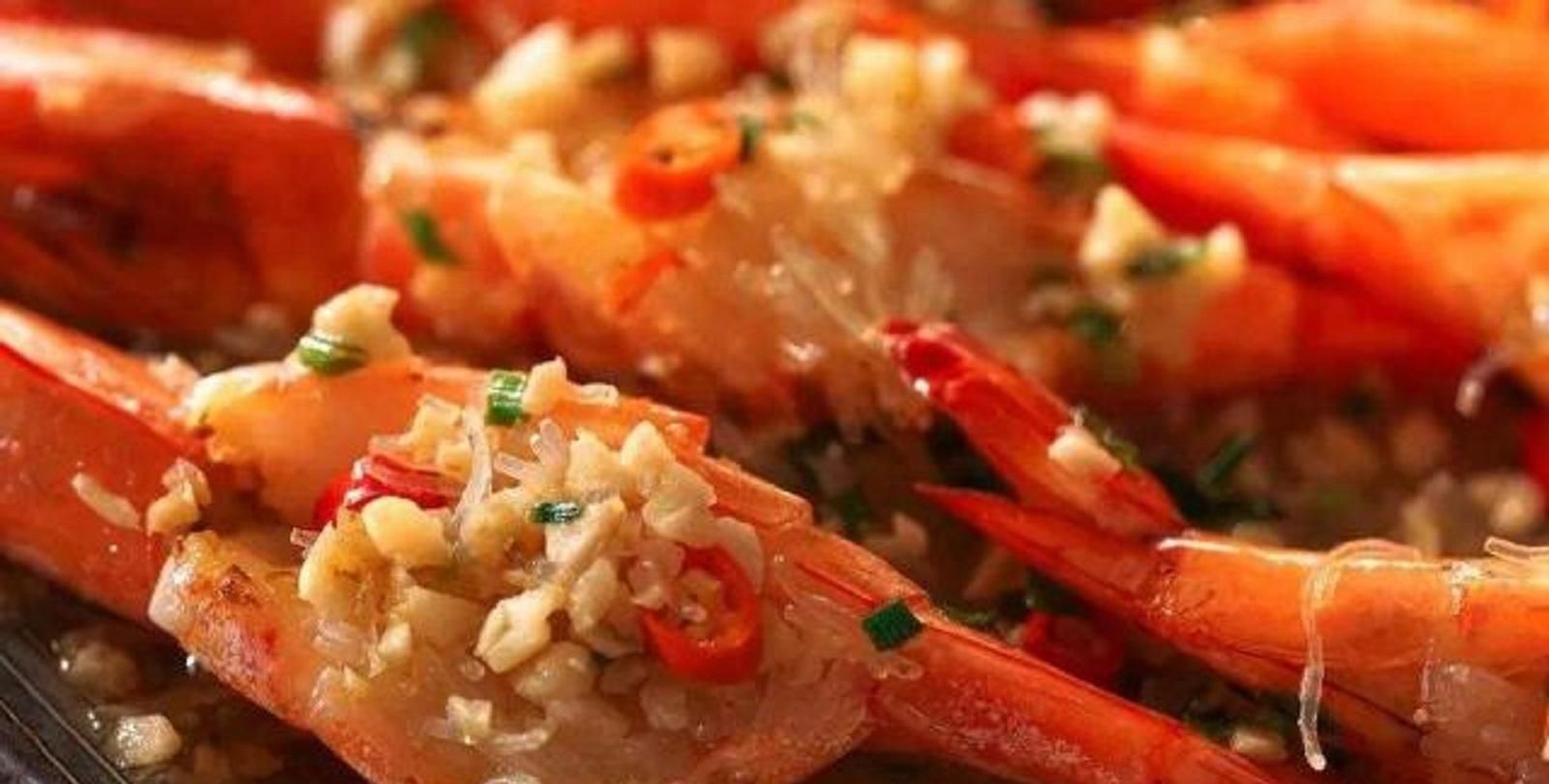  「含量」虾肉蛋白质含量高，一般人群皆可食用，虾不能与哪些食物同吃？