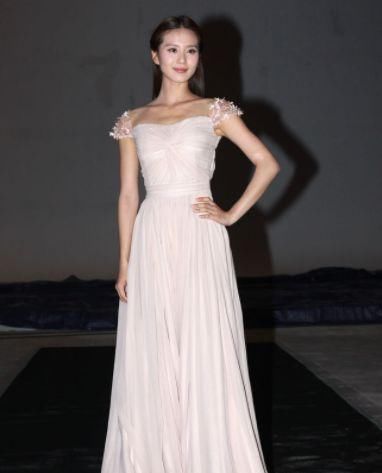 卓伟再爆猛料：窈窕诗诗无隆伴，笑看空穴微风出！暗示已经出轨？