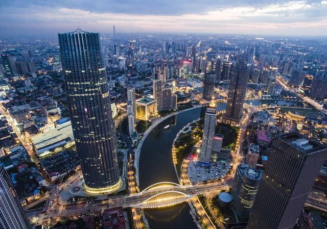  「GDP」华北天津市和华东南京市，位居“超万亿元GDP城市”中的第四梯队