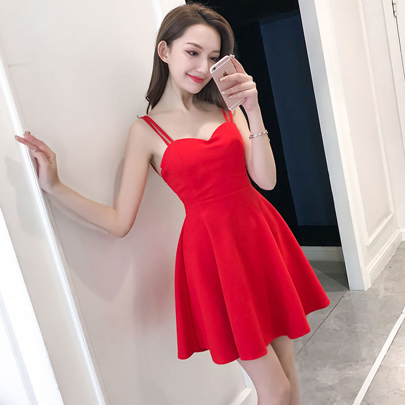 女人穿裙子要跷二郎腿才好看,里面大有讲究,看完你就明白