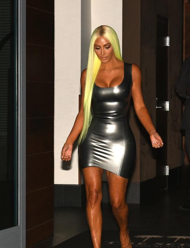 卡戴珊换豪车只为配合新染的头发,是贫穷限制了我的想象