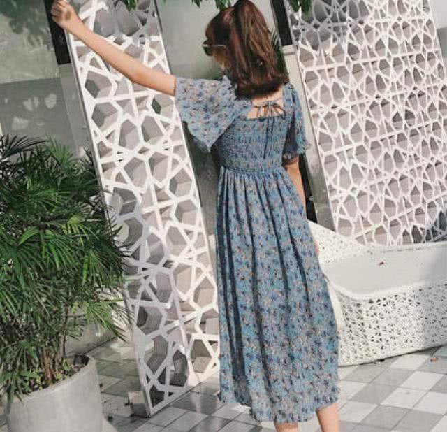  #气质#不想穿得太花哨，又怕黑白灰显老？试试高级的雾霾蓝，特别显气质