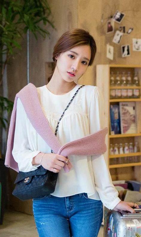 一款简单大气的紧身裤，穿脱非常方便，让你潮流又抢眼