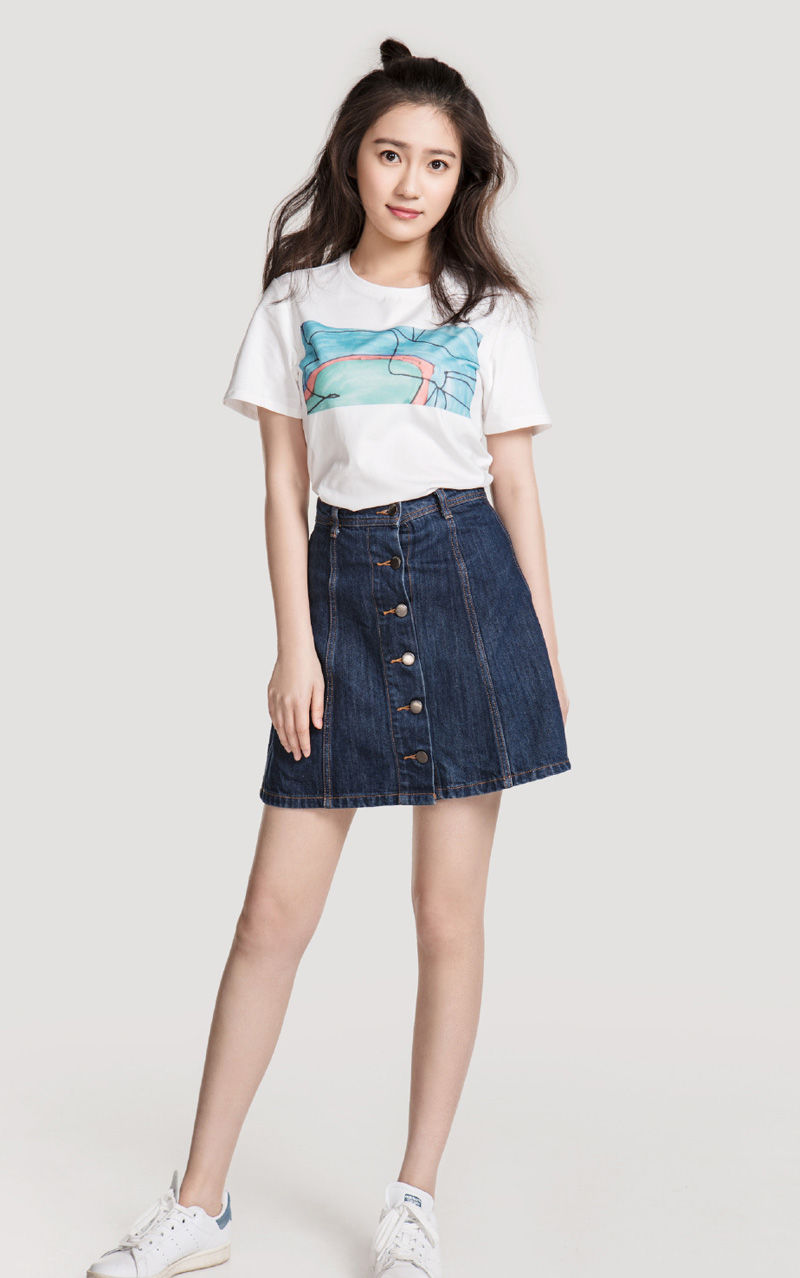 汤梦佳甜美写真图集，时尚气质，青春可人!