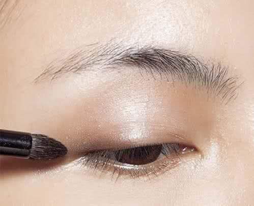  「眼妆」为什么自己画眼妆显脏，而明星化眼妆这么显干净？原因在这里
