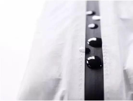 低调奢华的黑色极简风!火爆整个时尚圈...这个几乎零差评的旅行收