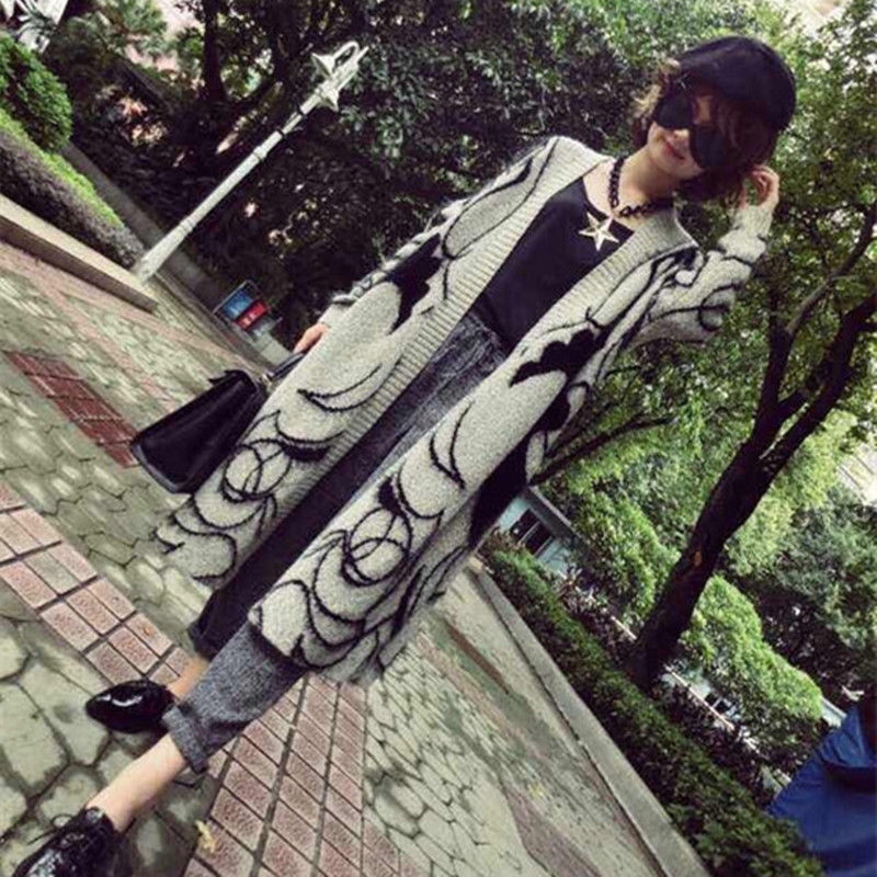 过时的羊绒大衣别穿了，今年流行这样的秋装外套，洋气显瘦美