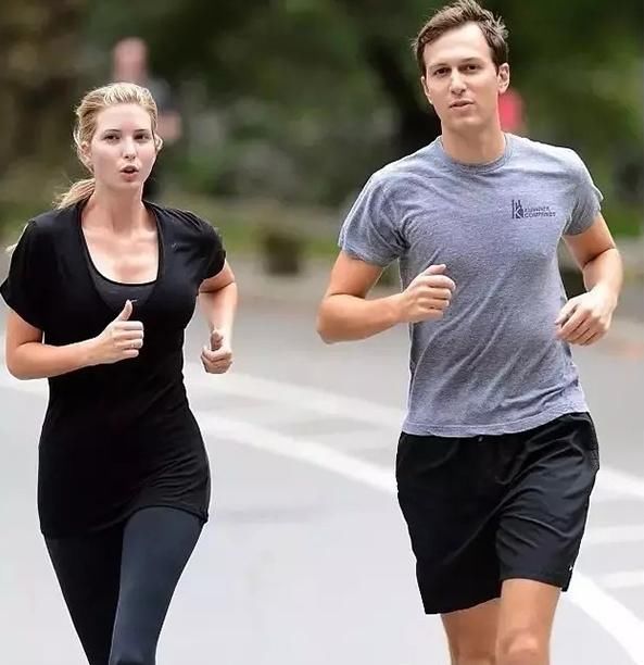 38岁的伊万卡:微笑时有些许林志玲的优雅,最后一张身材凹凸有致