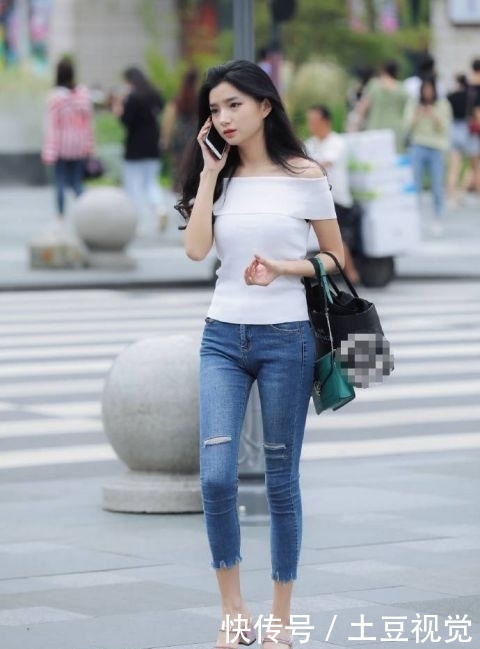  [女人]街拍：简约的高跟鞋，时髦的露趾设计，彰显优雅女人风范