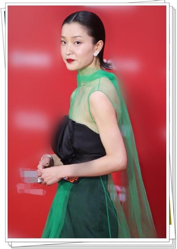 马苏尴尬了，与身高差14cm的杜鹃同穿绿色礼服，踮脚都拉不回差距