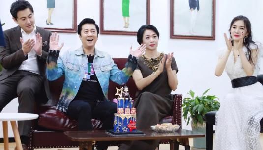暴露:却被杨幂7千多裙子抢镜,领口暴露小心机,沈腾为蔡国庆过生日