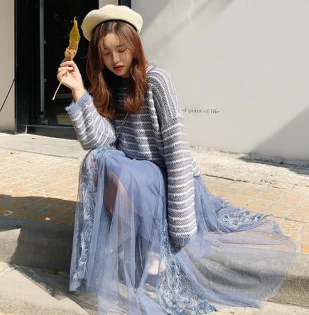  #气质#不想穿得太花哨，又怕黑白灰显老？试试高级的雾霾蓝，特别显气质
