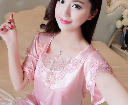 洗完澡不想穿罩罩，学学下面女人这么穿，出门拿快递不尴尬