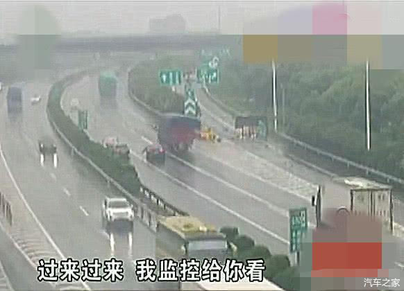  【女司机】女司机高速快车道停车，造成严重事故，车主：我没停，就是慢了点
