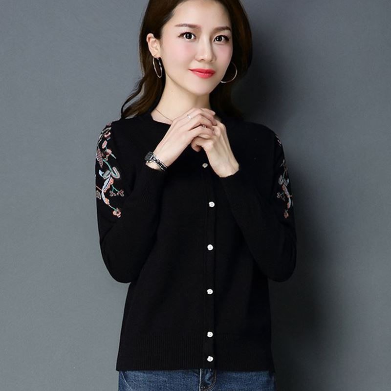 经济允许的话，穿下面的上衣出门，70后女人穿比00后还美嫩