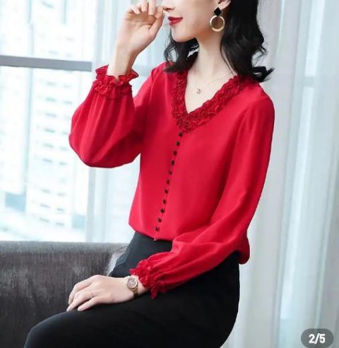  『红衣服』女人穿“红衣服”真好看，尤其搭配九分裤，太有味道了
