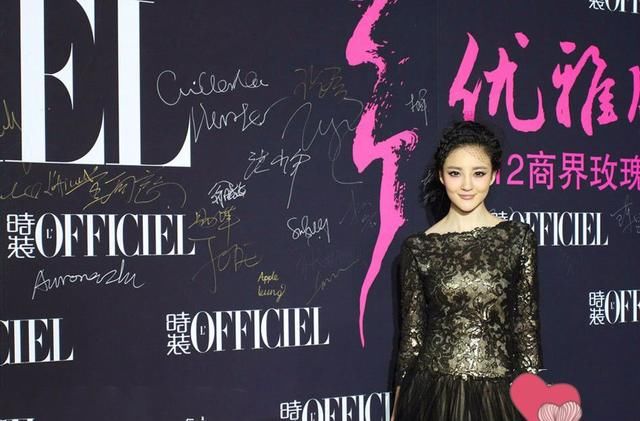 刘雨欣你可别穿抹胸裙了，这样出门不太安全！