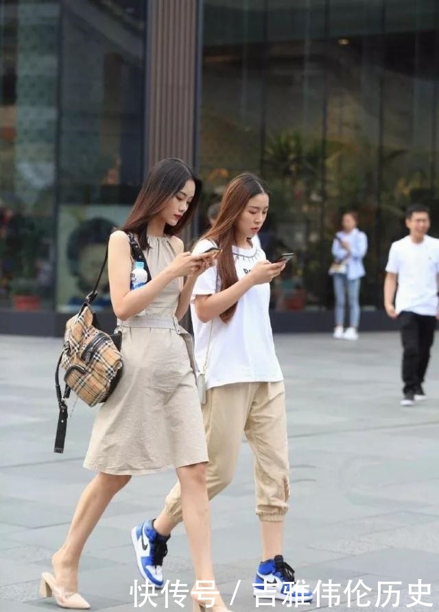  「高跟鞋」女性穿高跟鞋，给自己带来高贵优雅感